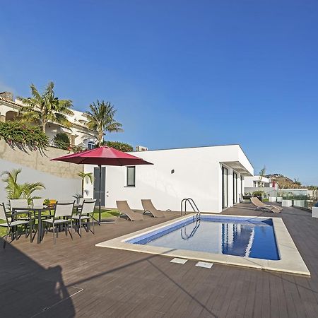Searenity Vacation Home I By An Island Apart Arco da Calheta  Eksteriør billede
